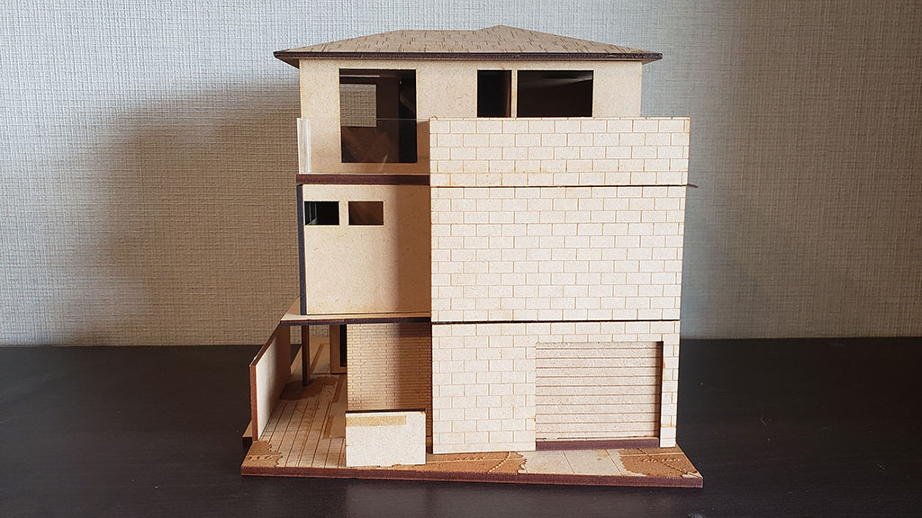 完成したMDF製の住宅模型