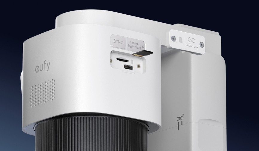 カメラ本体のMicroSDカードに録画データを保存